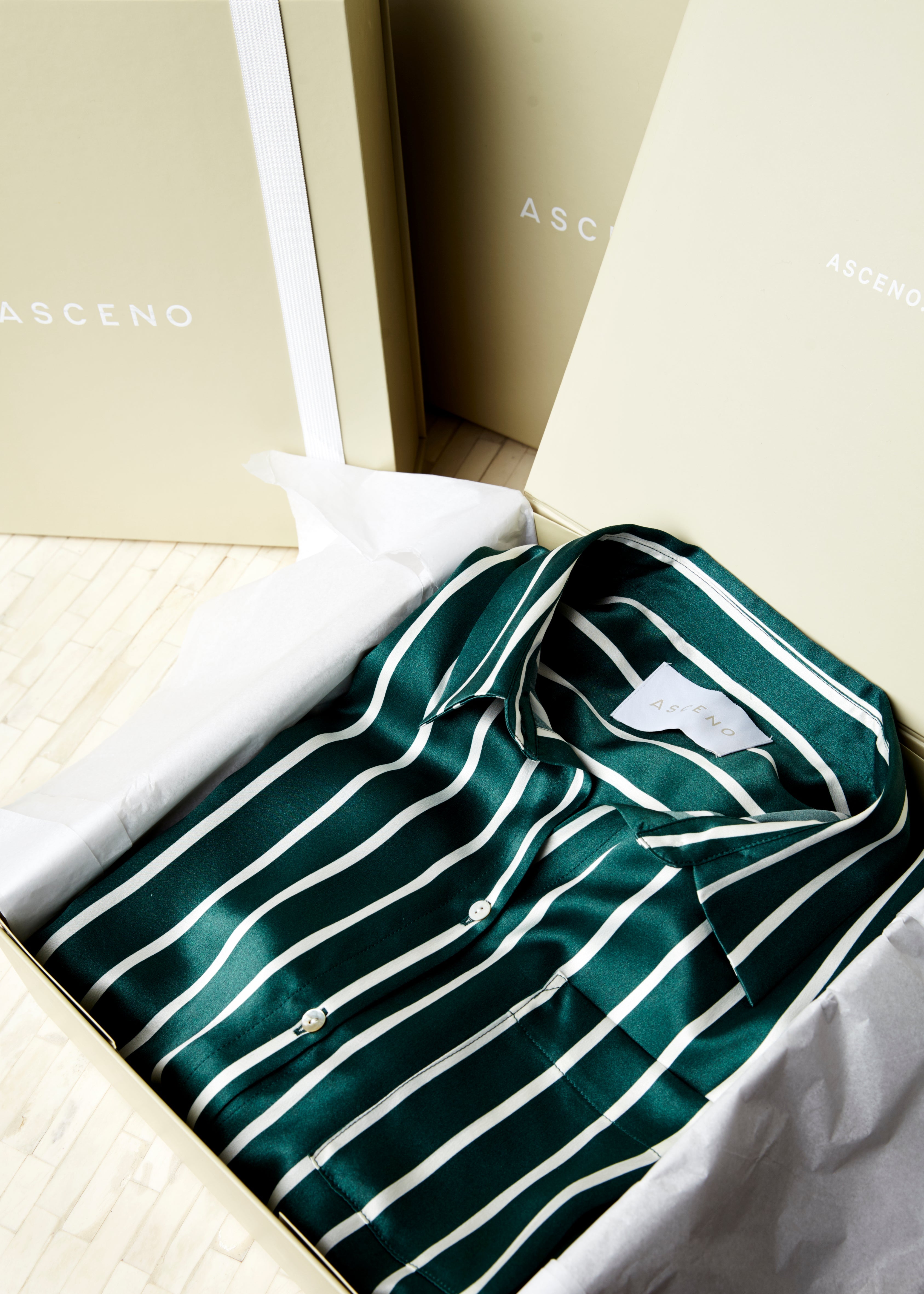 Three packing layers and materials to keep silk wrinkle-free