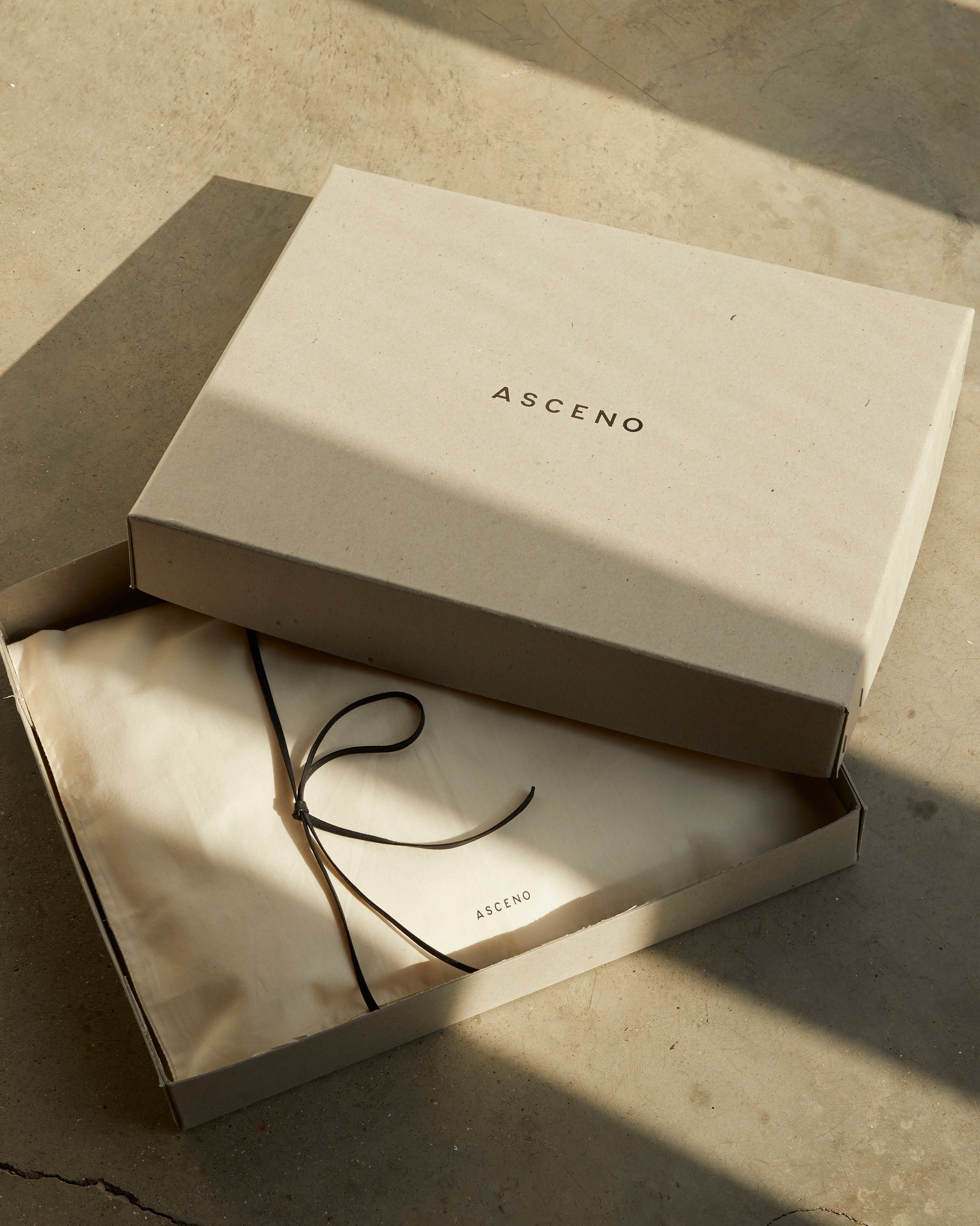 RECYCLED GIFT BOX & COTTON POUCH