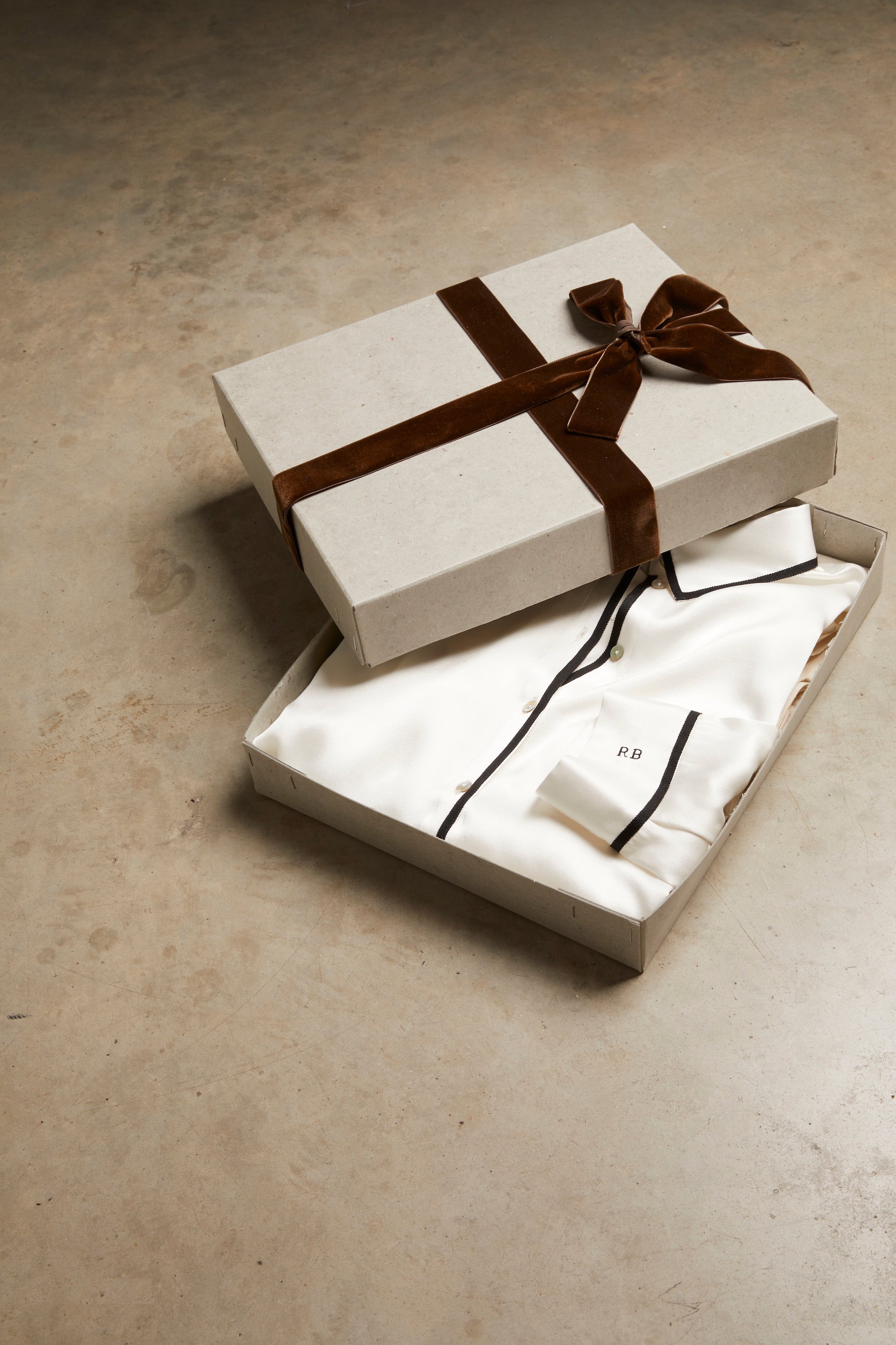 RECYCLED GIFT BOX & COTTON POUCH