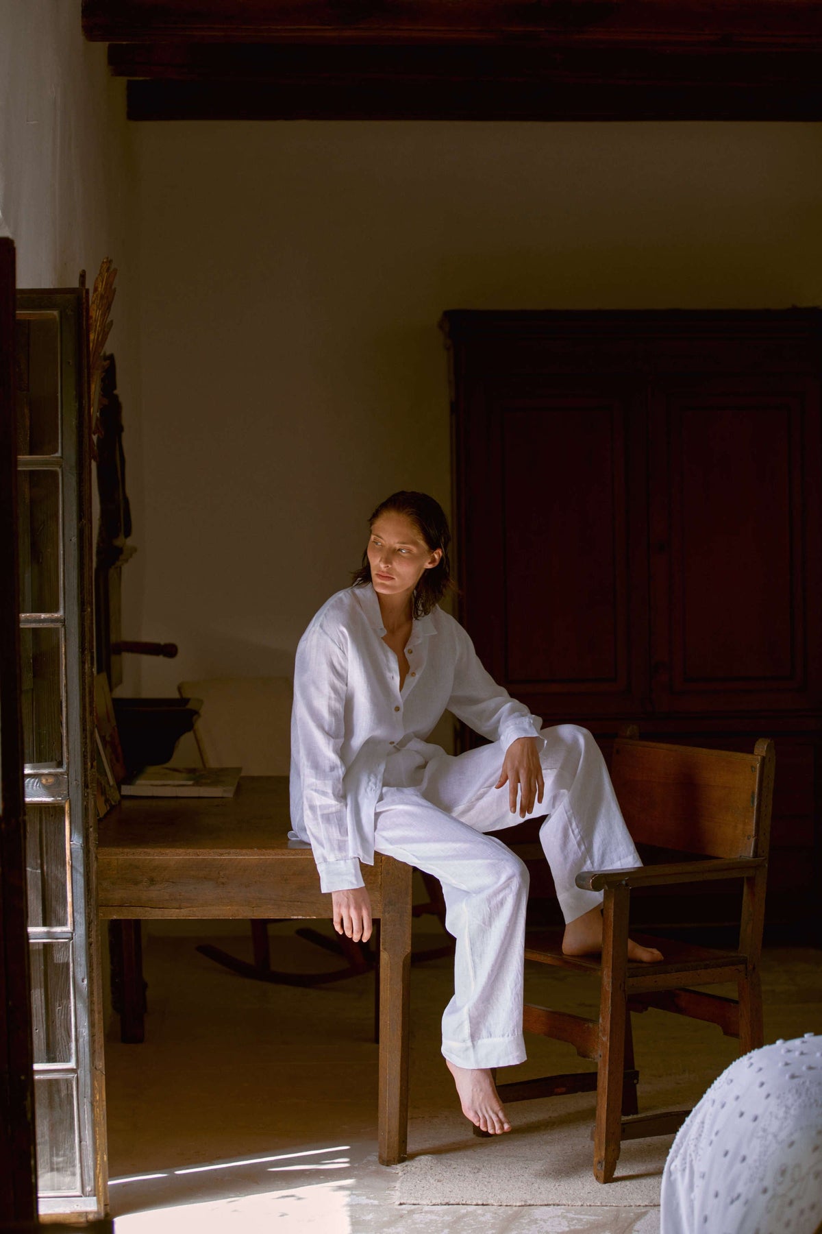 How to Balance Proportions and Tailoring in Cropped, Wide-Leg, and Relaxed Linen Trousers