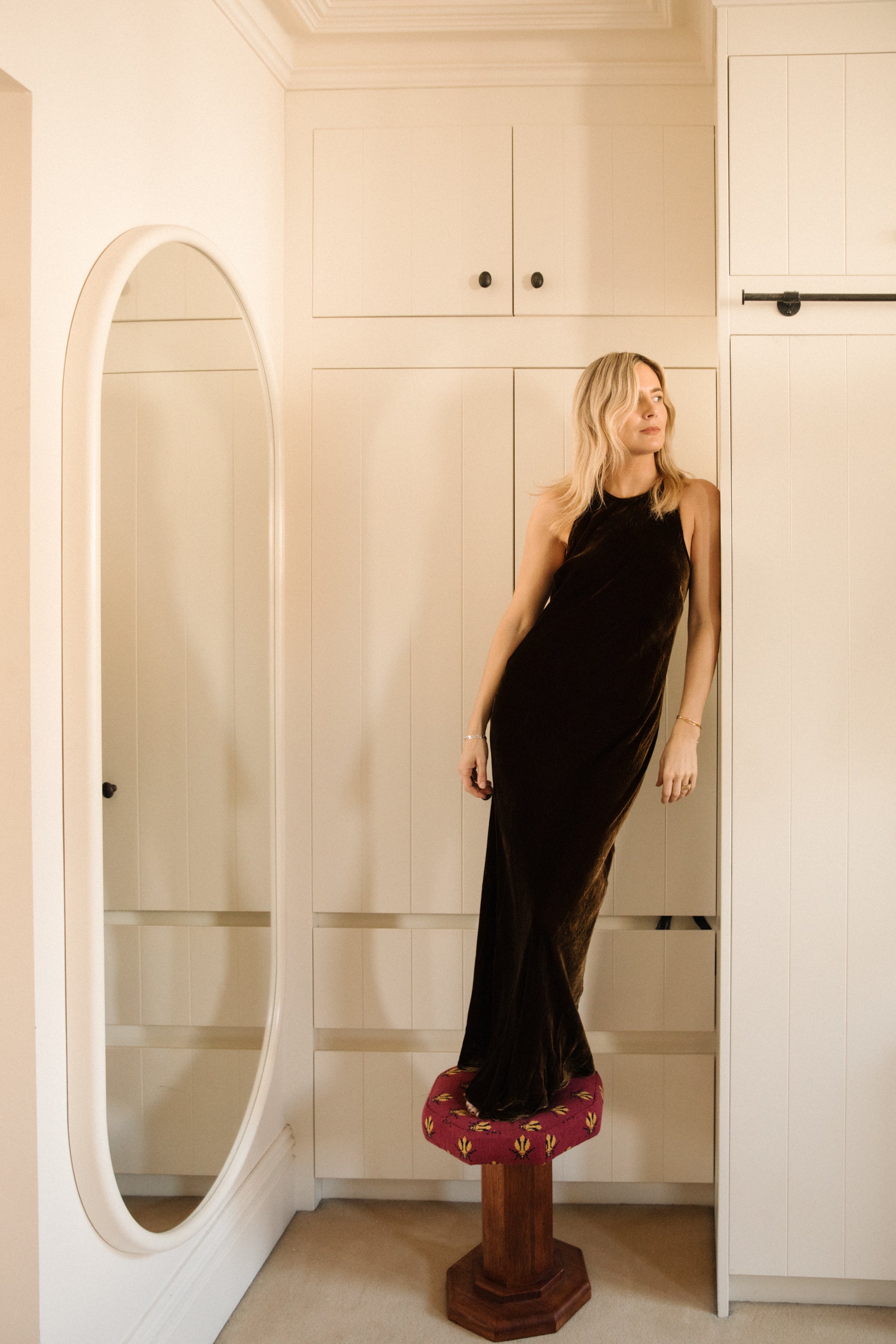 5 Simple Tweaks to Elevate a Black Linen Dress from Day to Evening