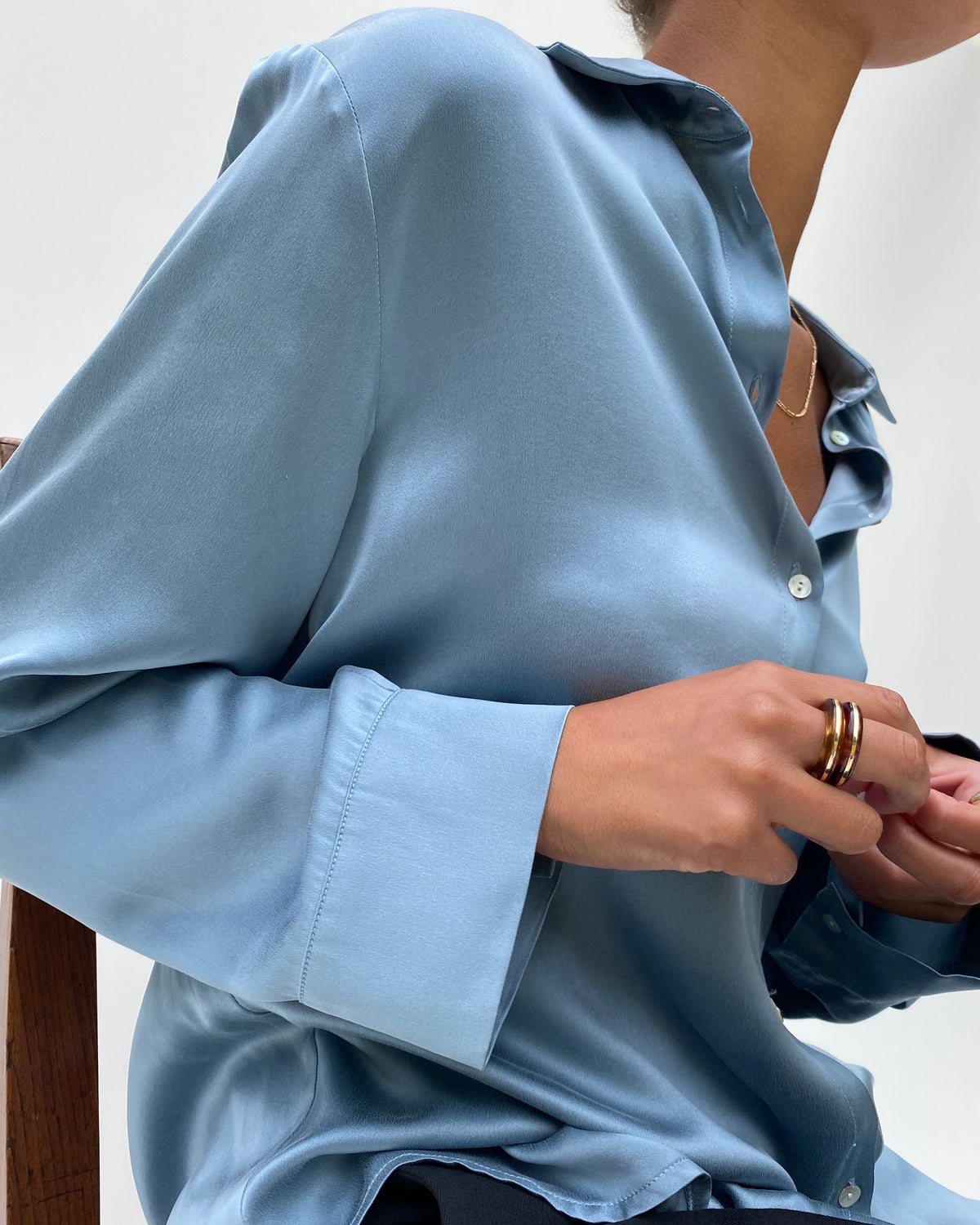 How Can You Adjust Tucks, Knots, and Belts to Flatter Your Silhouette?