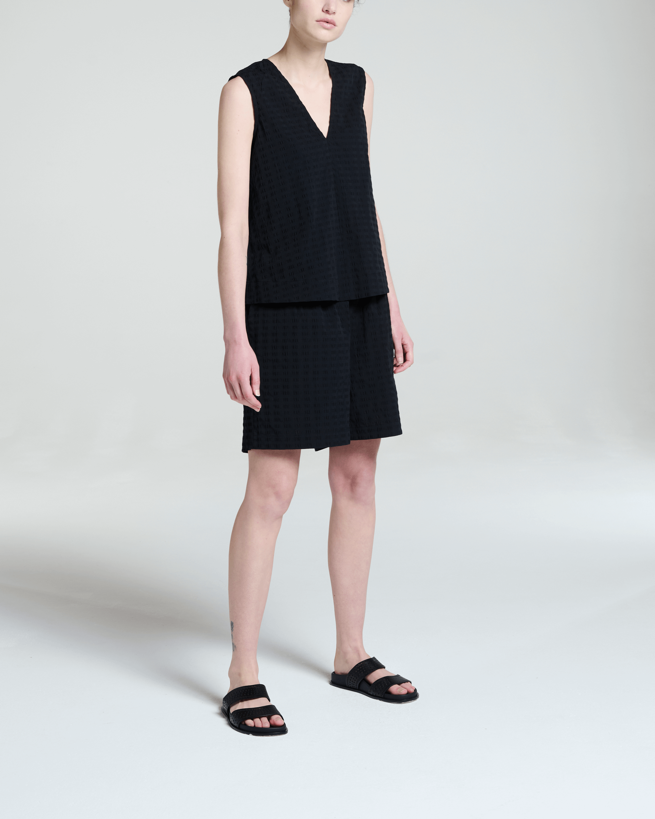 Carros Short Black Textured Cotton