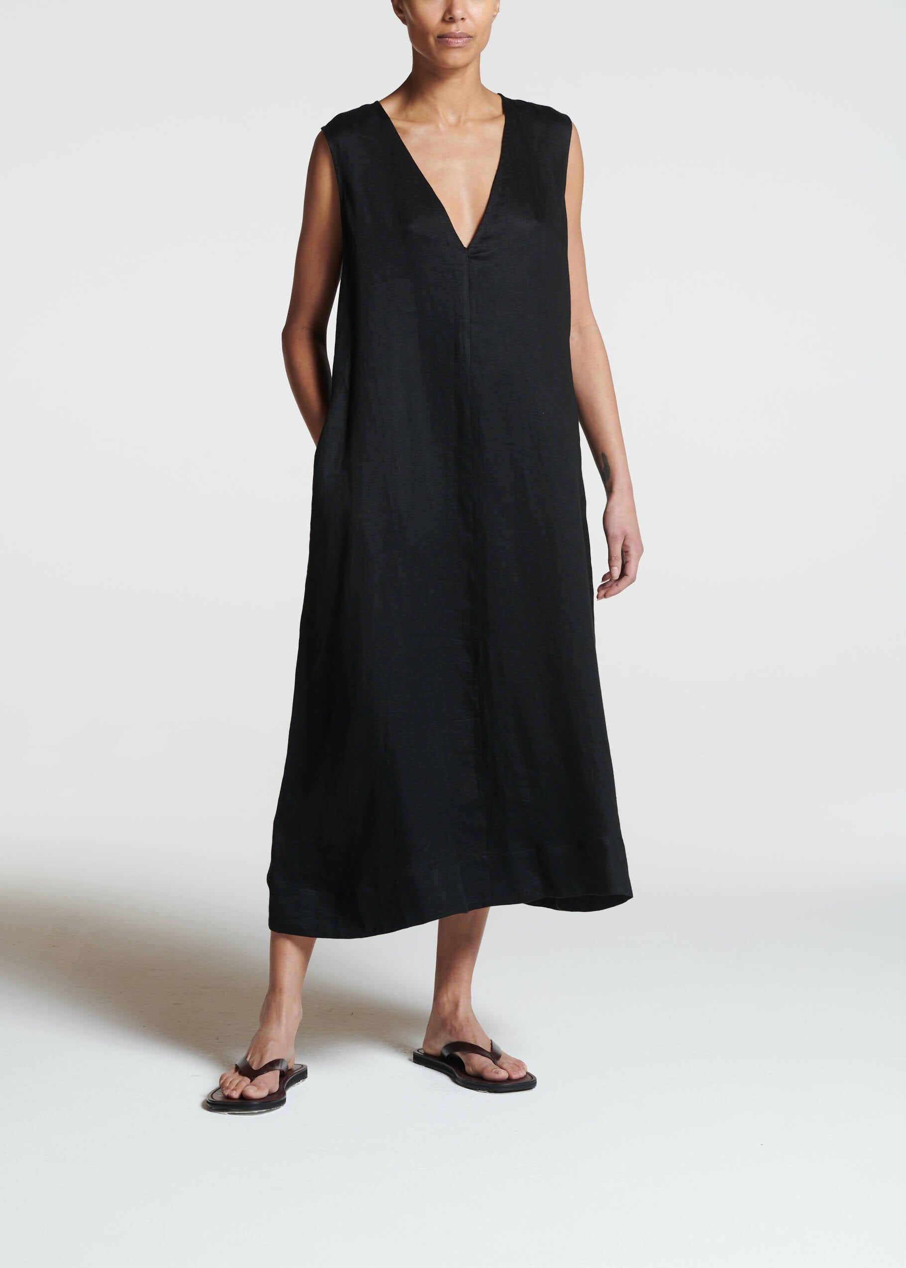 Fine Linen Dresses V Neck Fine Linen Dresses V-Neck Linen Dress Watercolour Floral Fine Linen Dresses V Neck Fine Linen Dresses V-Neck Linen Dress Watercolour Floral