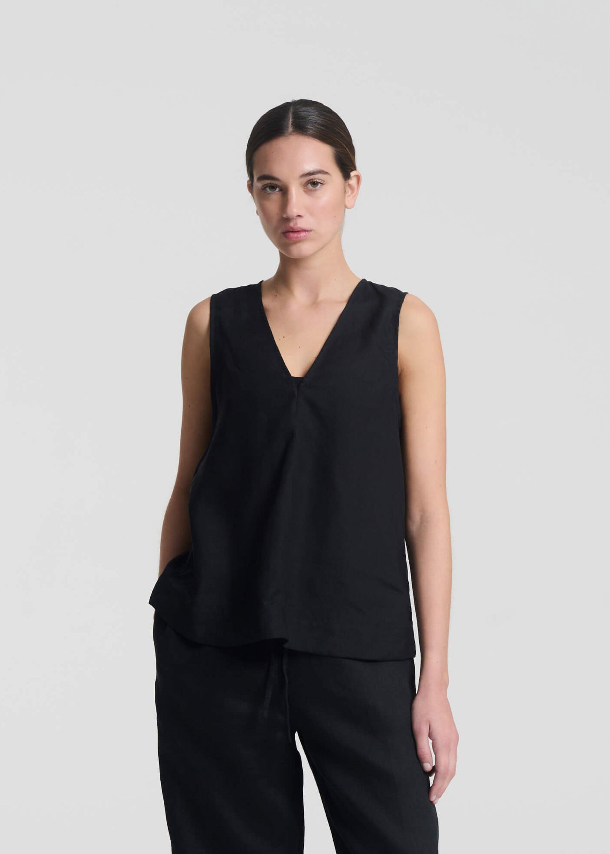 Phoebe Top Black Linen